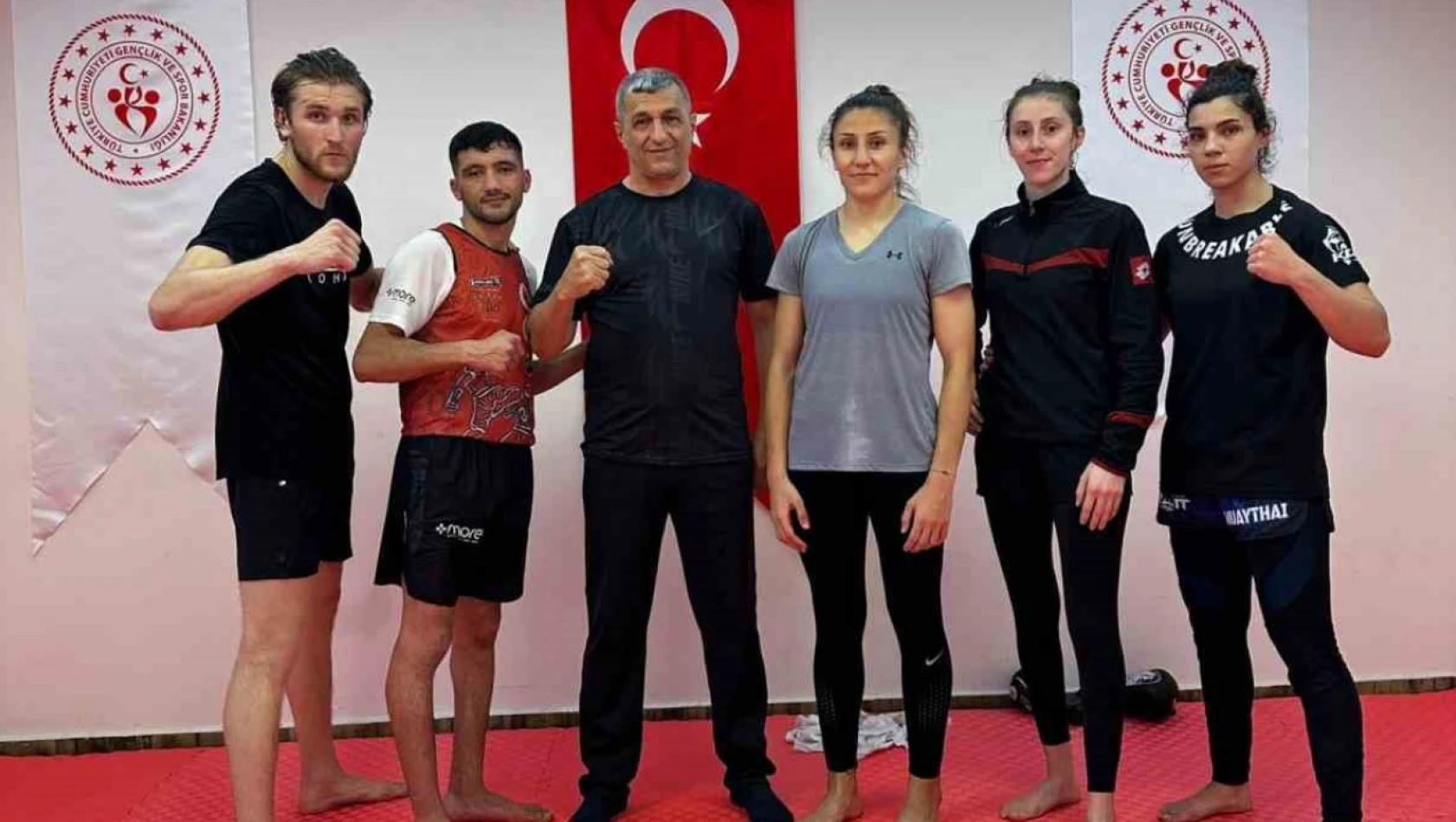 Muaythai şampiyonları Erciyes'te antreman yapıyor
