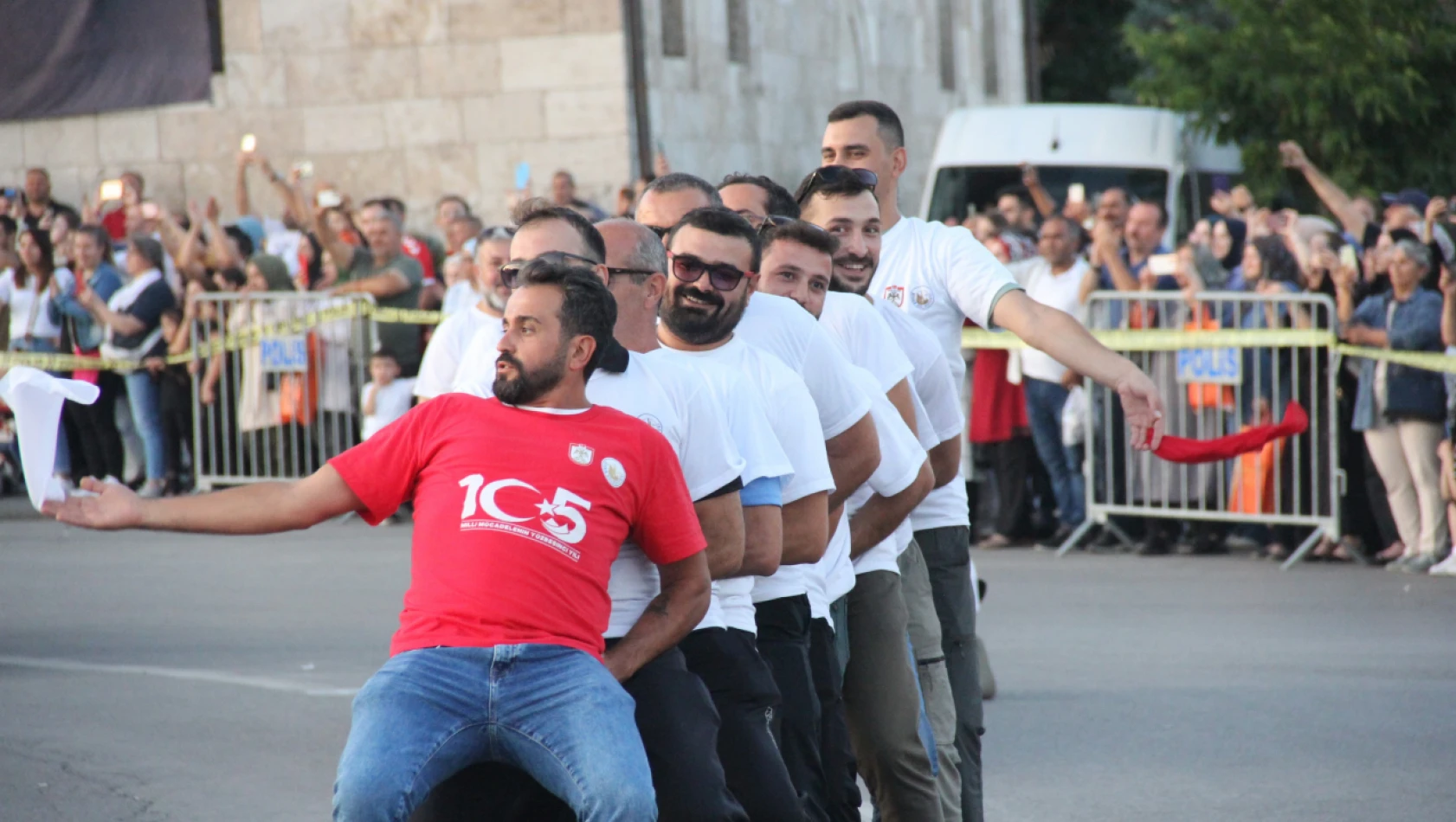 Sivas'ta 'Yok böyle halay' dedirten görüntüler: Tam 1058 kişi...