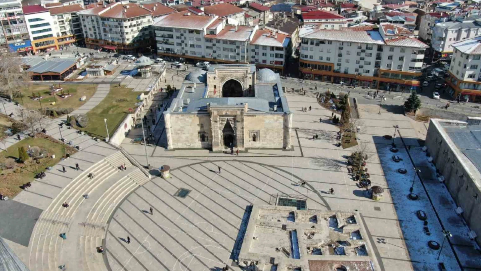 Sivastaki medrese kendine hayran bıraktırıyor!