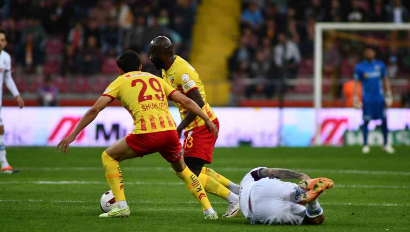 Kayserispor Trabzonspor maçında ilk yarı sona erdi - Trabzonspor 1-0 önde!
