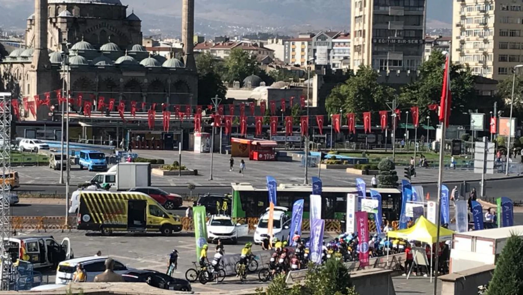 Uluslararası bisikletçiler Erciyes'te pedal çevirdi!