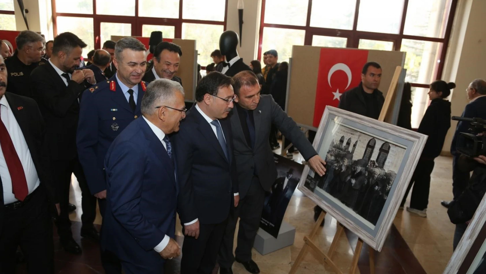 Vali Çiçek ve Başkan Büyükkılıç, Atatürk'ü Anma Programına katıldı