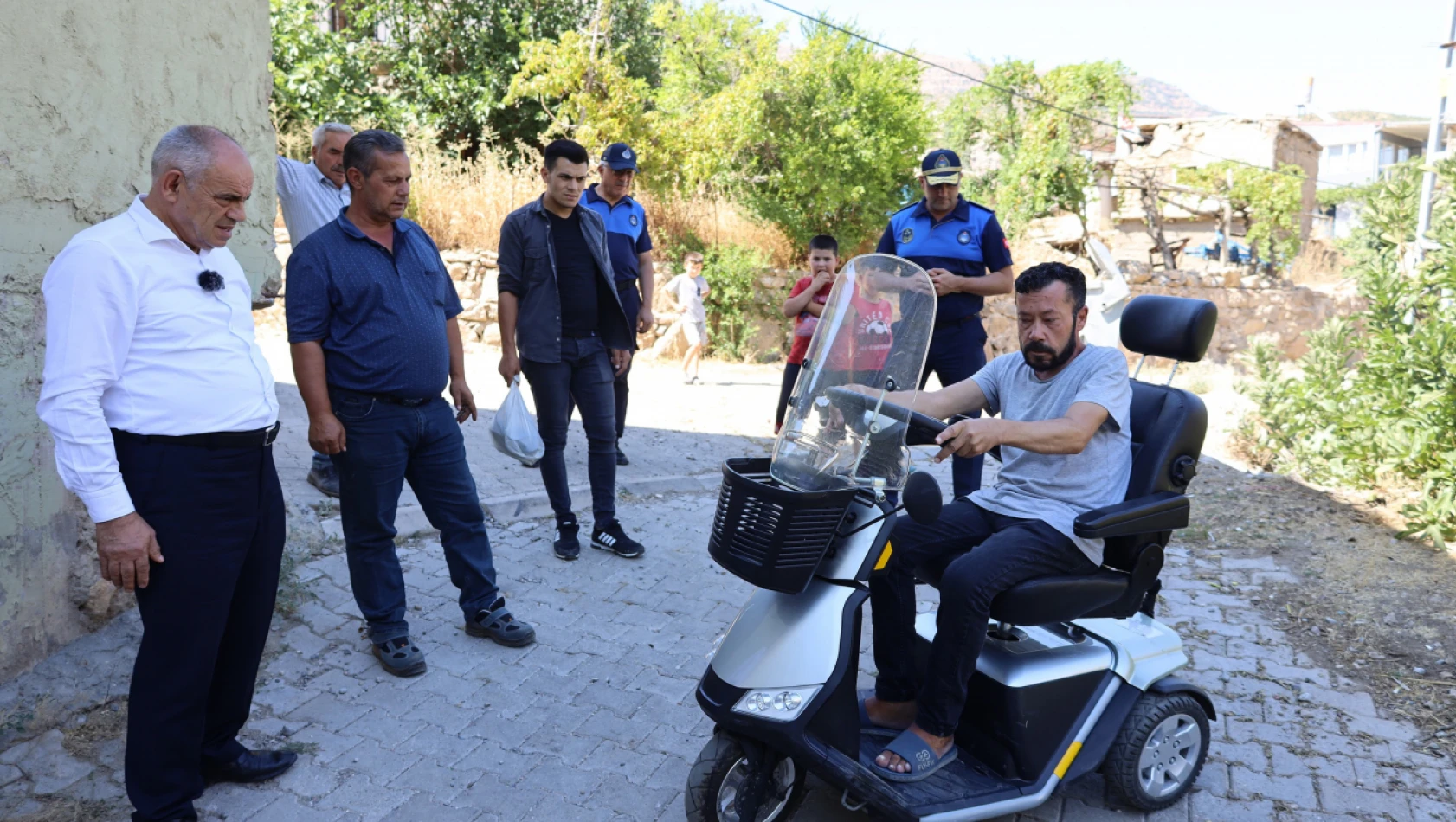 Yahyalı Belediyesi'nin araç desteği sürüyor