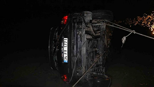 Adana'da otomobil sulama kanalına düştü: 1 ölü, 1 yaralı