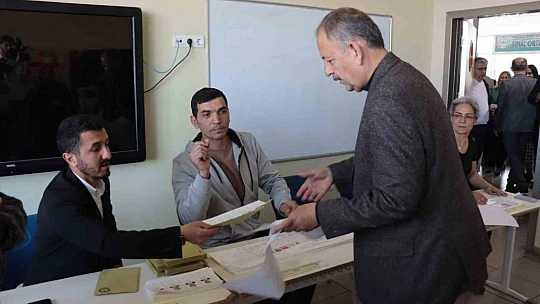 Mehmet Özhaseki, oyunu Kayseri'nin Talas ilçesinde kullandı.