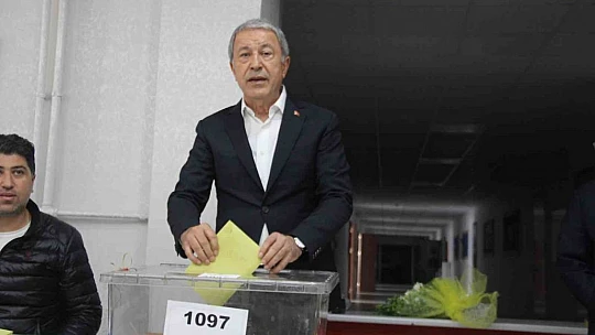 Bakan Akar Kayseri'de oyunu kullandı