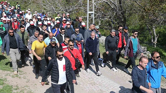 Akar ve Büyükkılıç doğa yürüyüşüne katıldı
