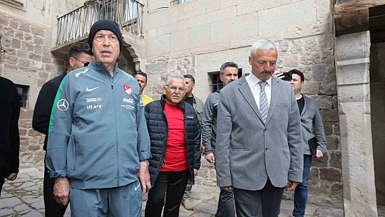 Akar ve Büyükkılıç doğa yürüyüşüne katıldı