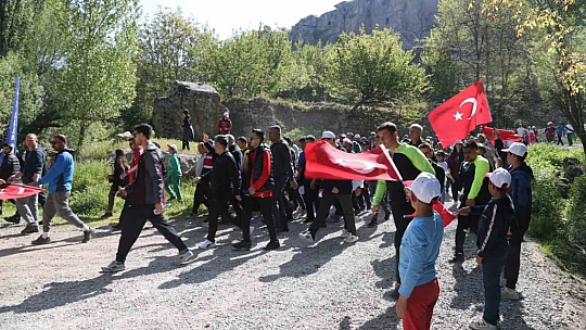 Akar ve Büyükkılıç doğa yürüyüşüne katıldı