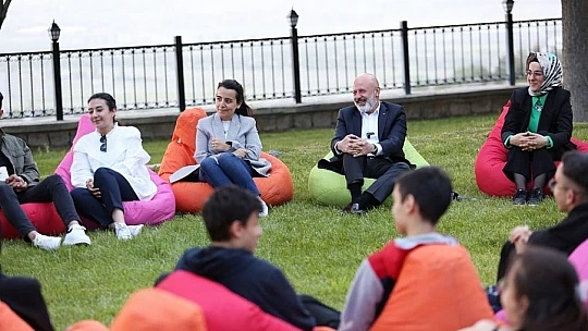 Çolakbayrakdar, 'Gençlerimizi güçlü Türkiye'sine hazırlıyoruz'