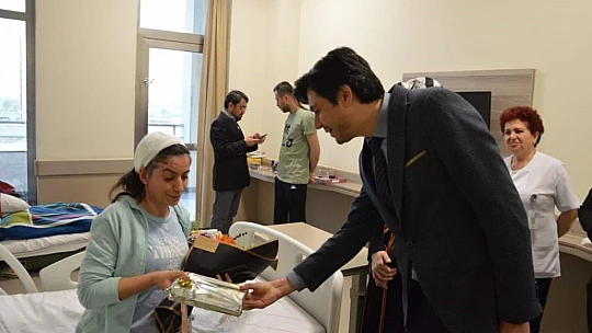 Depremzede hemşireye anlamlı jest