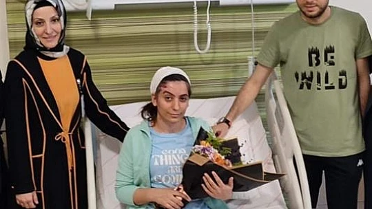 Depremzede hemşireye anlamlı jest