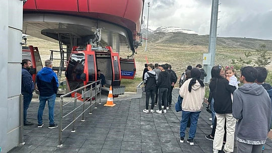 Depremzede Öğrenciler Erciyes'te buluştu