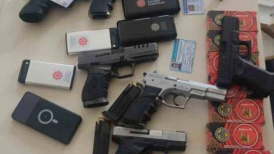 Depremzedeleri bile kullandı, dolandırmak için farklı kılıklara girdi