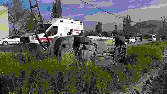 Kazada otomobil devrildi:2 yaralı