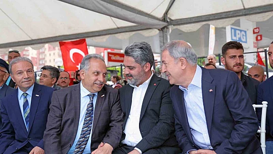 Başkan Yalçın,' İyiliğin amiral gemisi Talas'a demir attı'