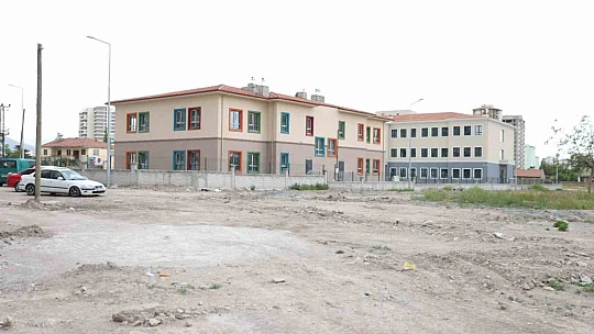 Melikgazi'de 2 okul birden!