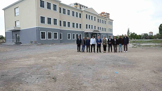 Melikgazi'de 2 okul birden!