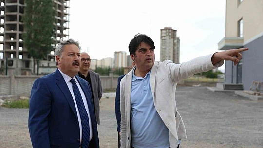 Melikgazi'de 2 okul birden!