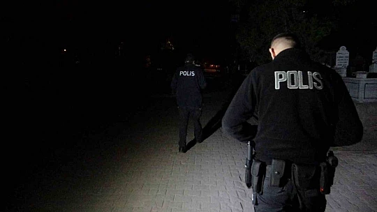 Mezarlıkta bir garip olay!