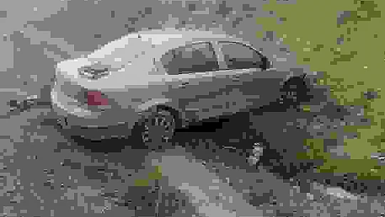 Otomobil yoldan çıktı: 1'i çocuk 3 yaralı