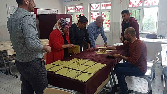 Oy verme tamamlandı sandıklar açıldı