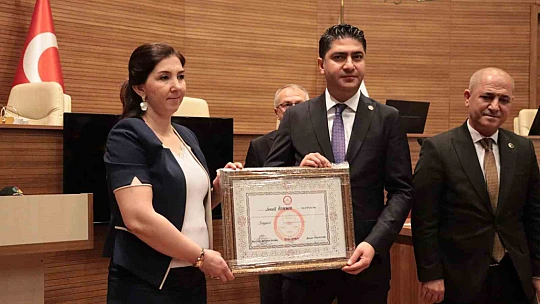 Baki Ersoy, mazbatasını aldı