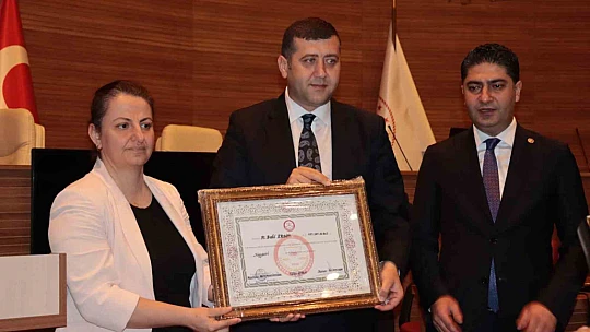 Baki Ersoy, mazbatasını aldı