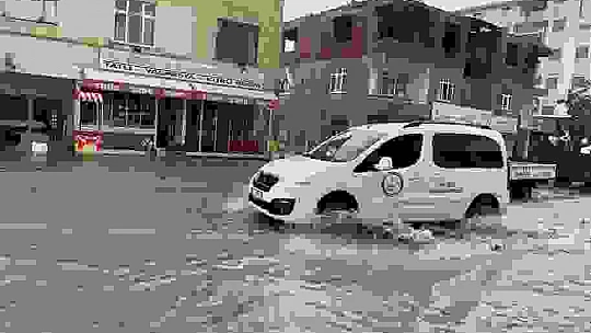 Suşehri'nde yollar göle döndü