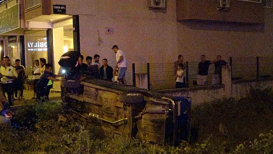 Takla atan otomobilden hafif yaralı kurtuldular