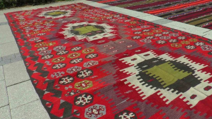 Talas'ta 120 yıllık kilim sergilendi