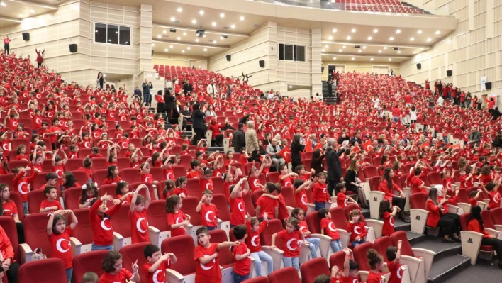 1200 çocuk Cumhuriyet Bayramı için şarkı söyledi