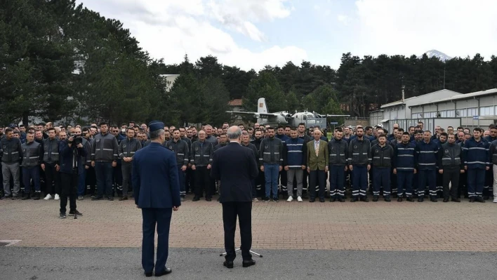 Bakan Akar ile Başkan Büyükkılıç, bayramlaşma programlarına TOGG ile katıldı