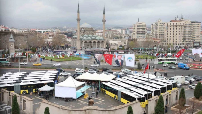 Başkan Büyükkılıç, 12 adet yeni otobüsü tanıttı