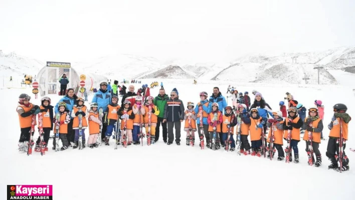 Başkan Büyükkılıç Erciyes Kayak Okulunu ziyaret etti