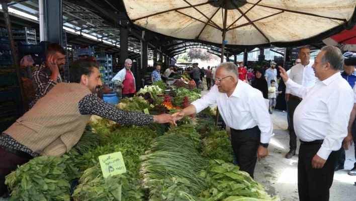 Büyükkılıç, yenilenen pazar yerinde esnaf ve vatandaşla buluştu