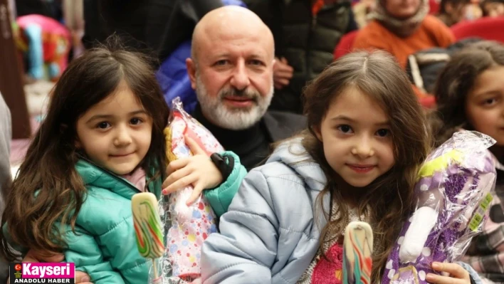 Başkan Çolakbayrakdar: 'Depremzede çocuklar, başımızın tacıdır'