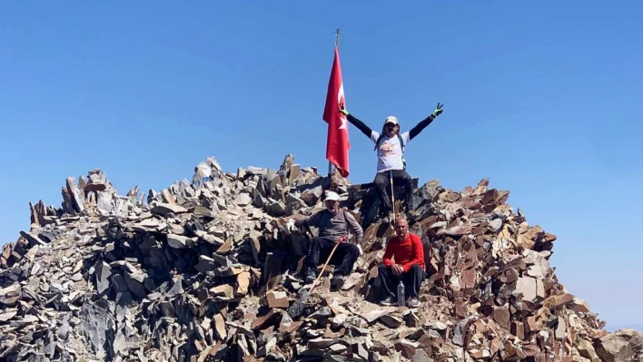 Büyük acı unutulmadı! Erciyes'in zirvesinde andılar