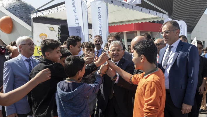 Büyükşehir Belediyesi'nden öğrencilere tam destek