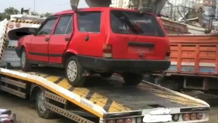 Çekici ile çaldıkları otomobili parçaladılar