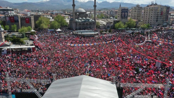 Erdoğan, 'Meydan bir rekor kırdı, alanda 135 bin kişi var'