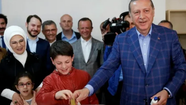 Cumhurbaşkanı Erdoğan Üsküdar'da oyunu kullandı