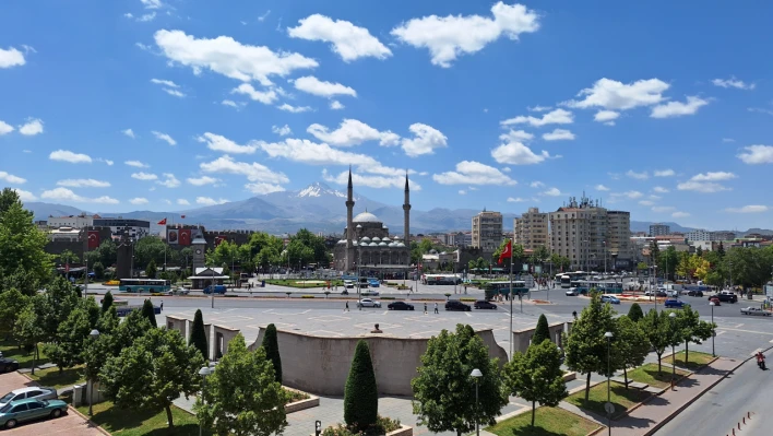 Cumhuriyet Meydanı Karnaval Alanına Döndü