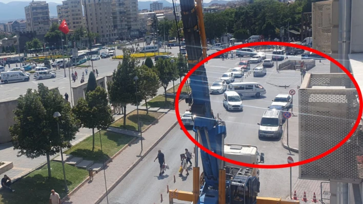 Cumhuriyet Meydanı'nda bu yol trafiğe kapandı!