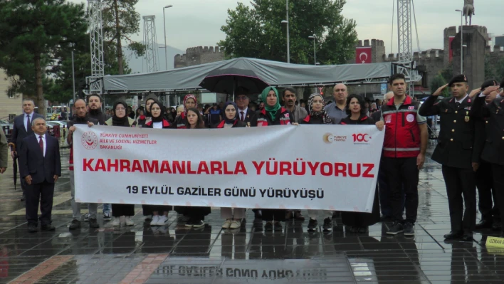 Cumhuriyet Meydanı'nda Gaziler Günü Töreni düzenlendi