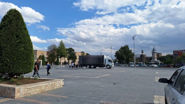 Cumhuriyet Meydanı'nda neler oluyor?