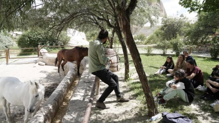 Deprem korkularını ata binerek yendiler