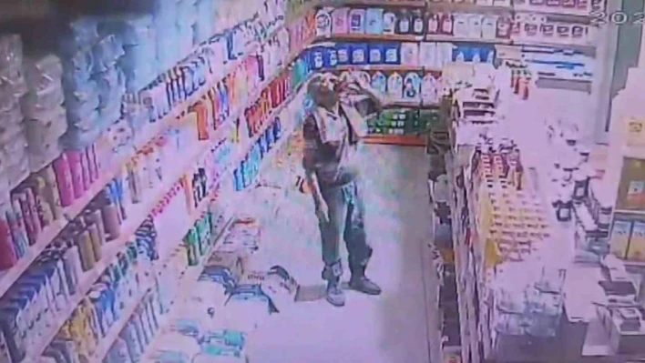 Duvarı Delip Markete Giren Hırsız Polis Tarafından Yakalandı!