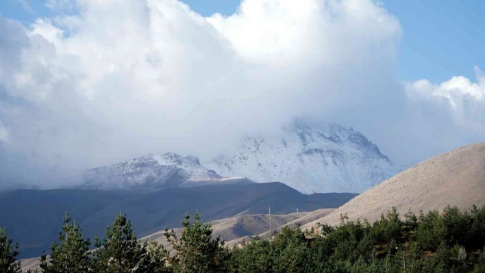 Erciyes'e kar yağdı