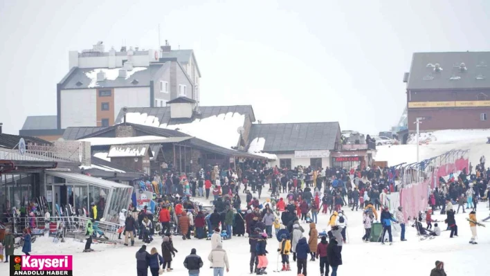 Erciyes hafta sonu 70 bin misafir ağırladı